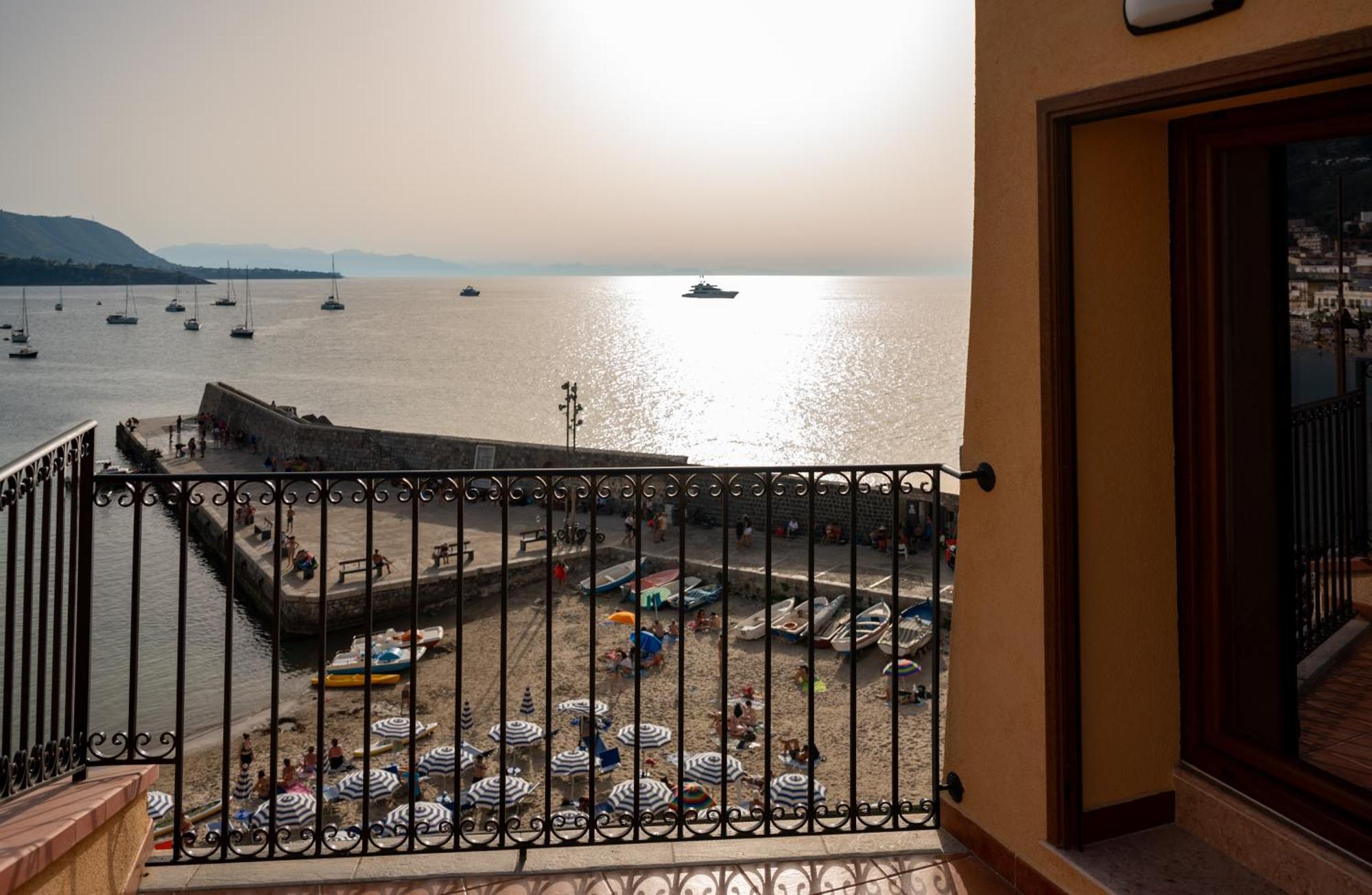 Casa Vacanze Tramonto Alla Marina Cefalù Kültér fotó