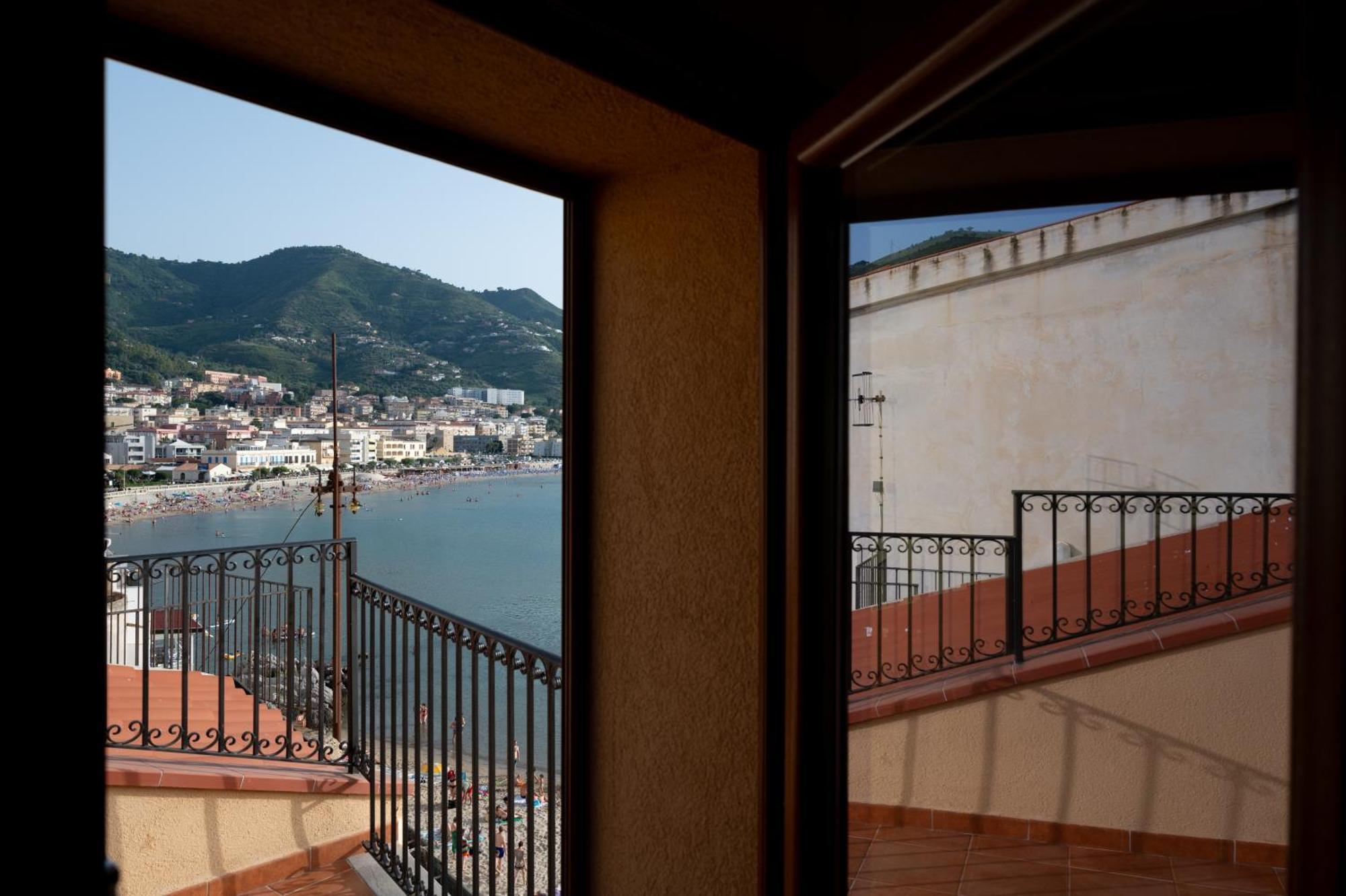 Casa Vacanze Tramonto Alla Marina Cefalù Kültér fotó