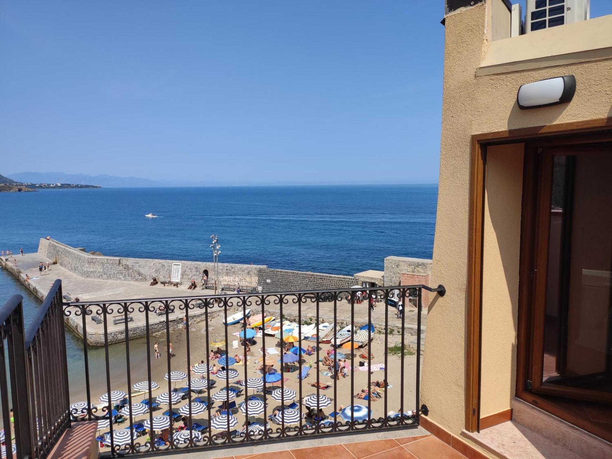 Casa Vacanze Tramonto Alla Marina Cefalù Kültér fotó